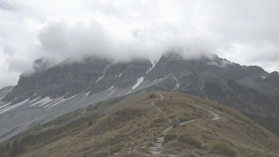 Jakie są warunki atmosferyczne i ich wpływ na wspinaczkę na Giewont?